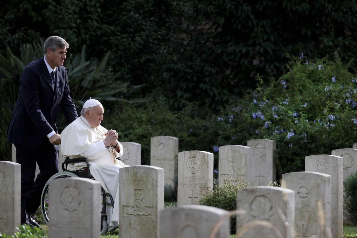 Papa Francisc: Nu există învingători reali în niciun război