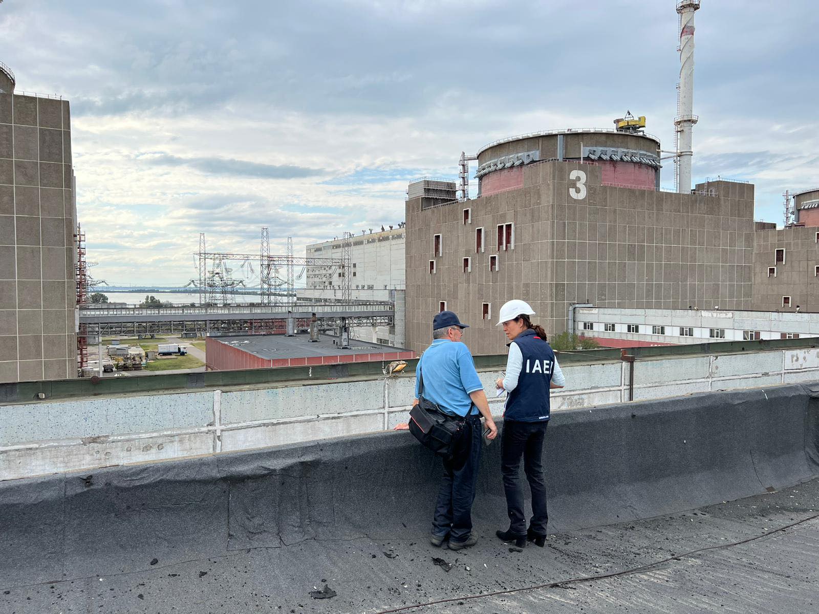 Rusia acuză Ucraina de un atac cu drone în apropierea centralei nucleare Zaporojie, în timpul rotaţiei inspectorilor AIEA