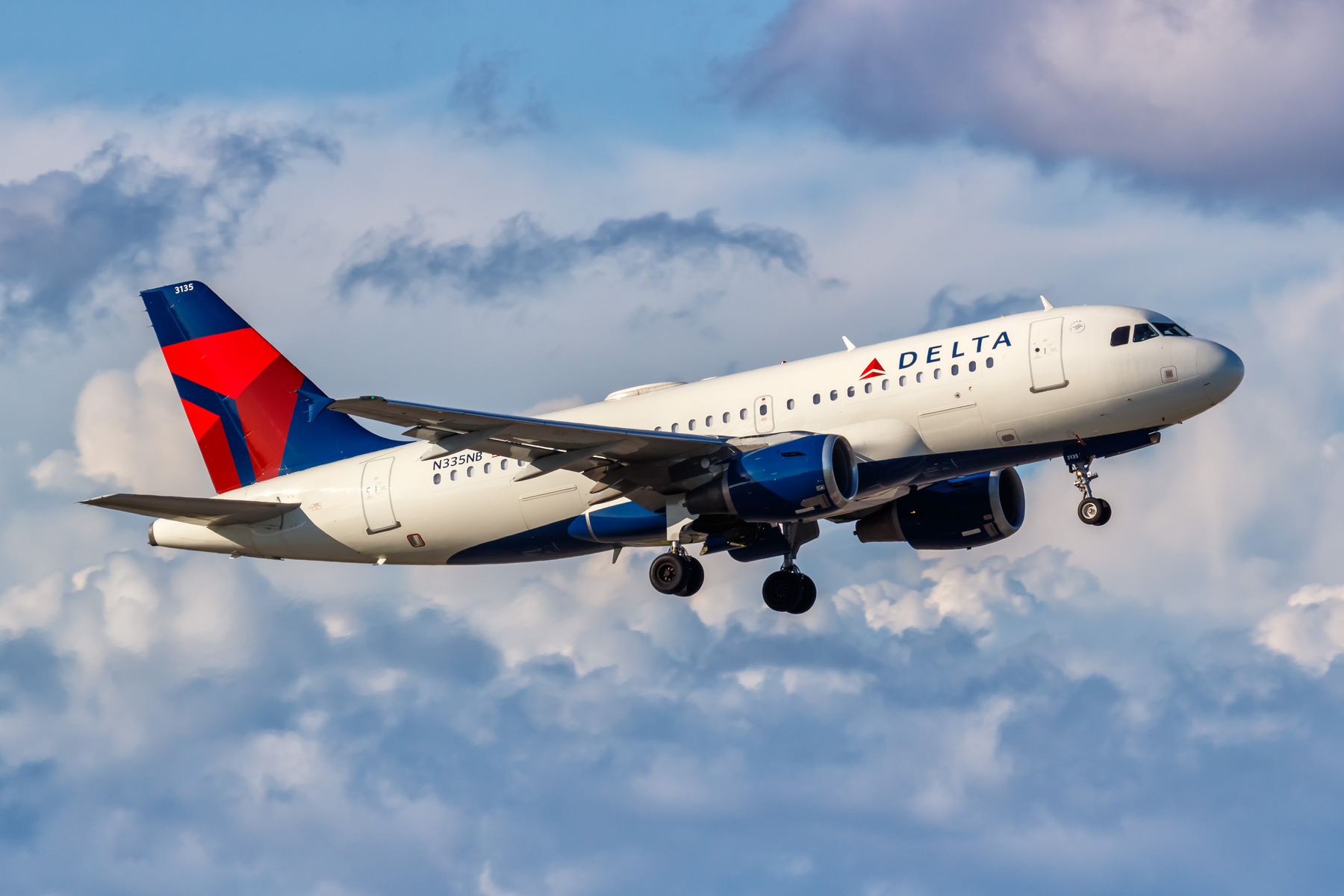 Copilotul unui avion de pasageri l-a amenințat pe căpitan că îl va împușca „de mai multe ori” când acesta a încercat să devieze zborul