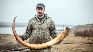 colecționar de oase de mamut din Rusia
