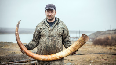 colecționar de oase de mamut din Rusia