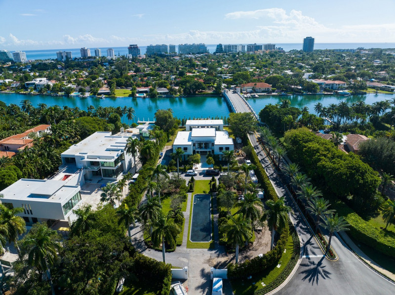 EXCLUSIVE: *NO WEB UNTIL 830PM EDT 1ST NOV* Finally finished - a mansion fit for a former First Daughter! Ivanka Trump and Jared Kushner move their famous family into their $30 million dream home in Miami Beach