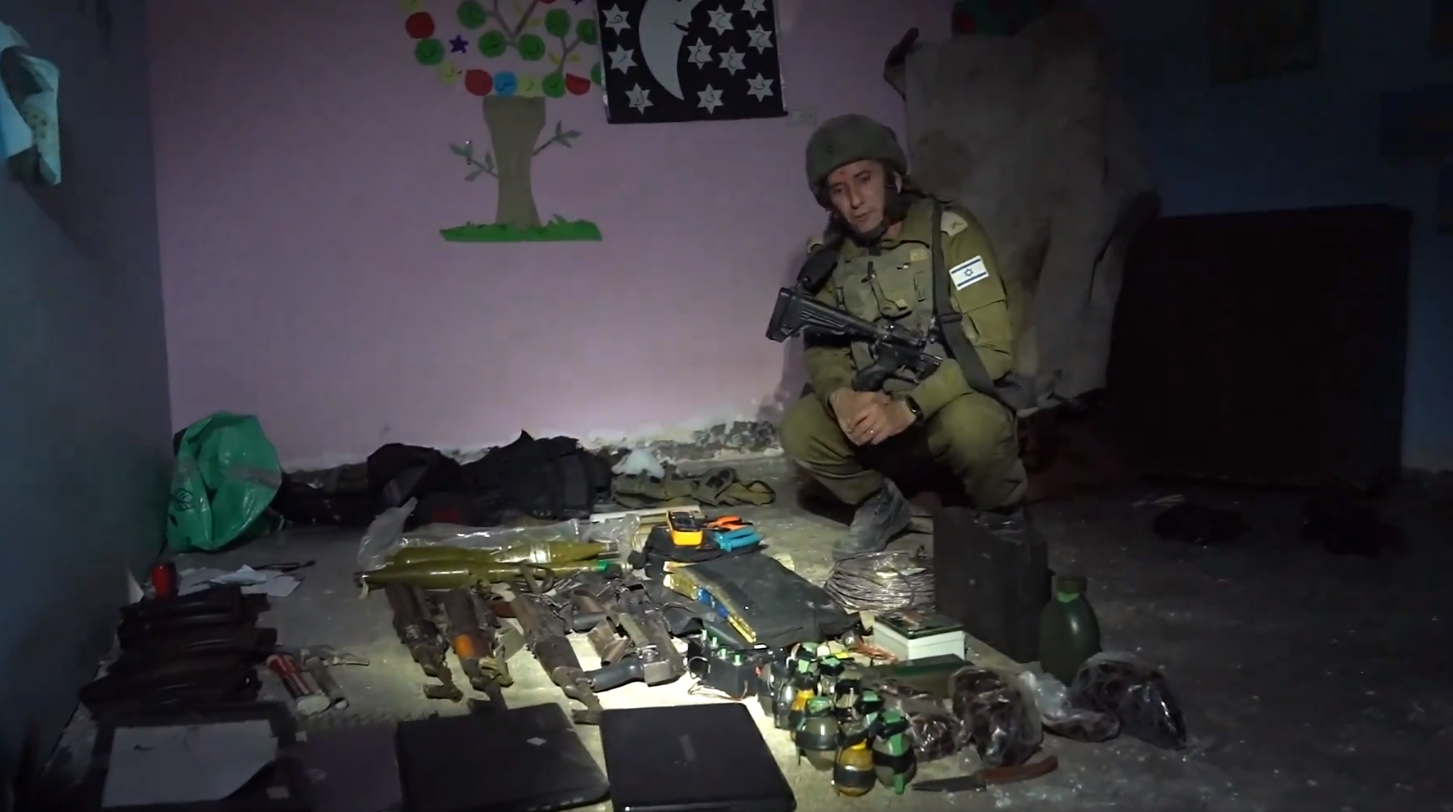 Armata israeliană a găsit casa unui terorist Hamas, la 200 de metri de un spital. Un tunel de legătură ducea spre secția de pediatrie