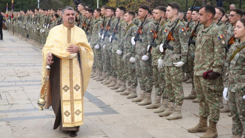 preot si militari aliniati la parada