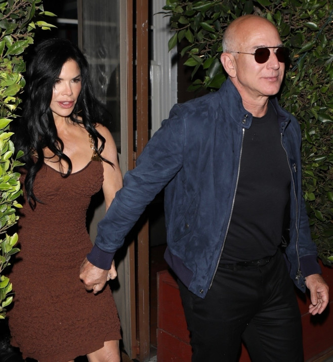 *EXCLUSIVE* Jeff Bezos and Lauren Sanchez depart after a dinner date at Giorgio Baldi