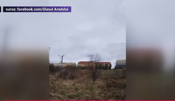 Tren deraiat la Arad. Două vagoane cu motorină s-au răsturnat, alte două au sărit de pe șine