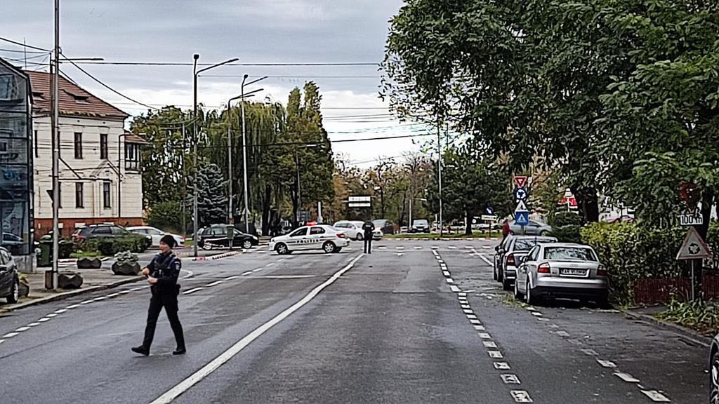 Amenințare cu bombă în Arad. O femeie a alertat Poliția că ar avea un dispozitiv exploziv pe mașină