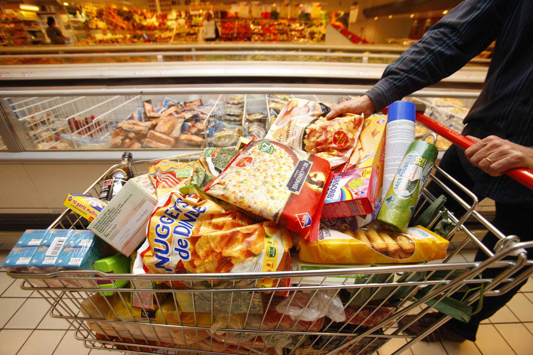 Român arestat în Germania, după ce și-a umplut coșul cu produse și a vrut să iasă pe la intrarea în supermarket