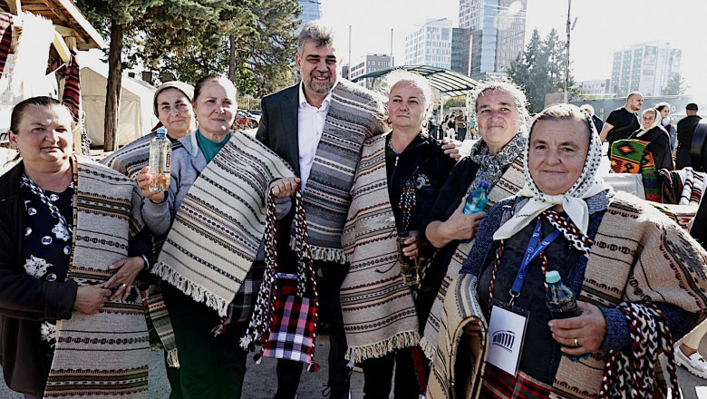 marcl ciolacu impreuna cu femei in port national