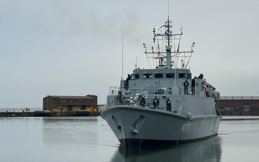 Un vânător de mine care a aparţinut Marinei Regale Britanice, intrat în serviciul Forţelor Navale Române, a plecat spre Constanţa