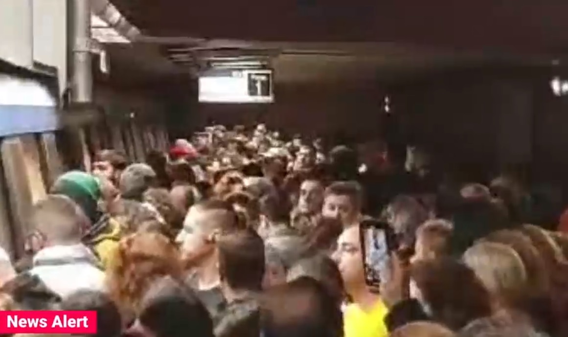 VIDEO Aglomerație uriașă la metrou, pe magistrala Berceni-Pipera, la ora de vârf