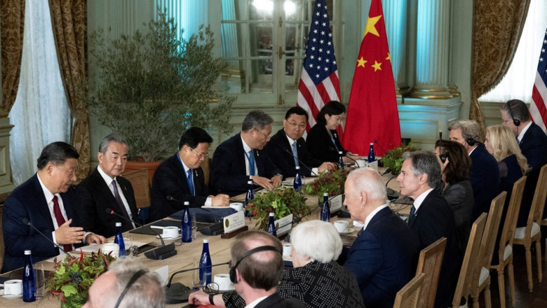 xi jinping si joe biden discuta alaturi de delegatiile lor