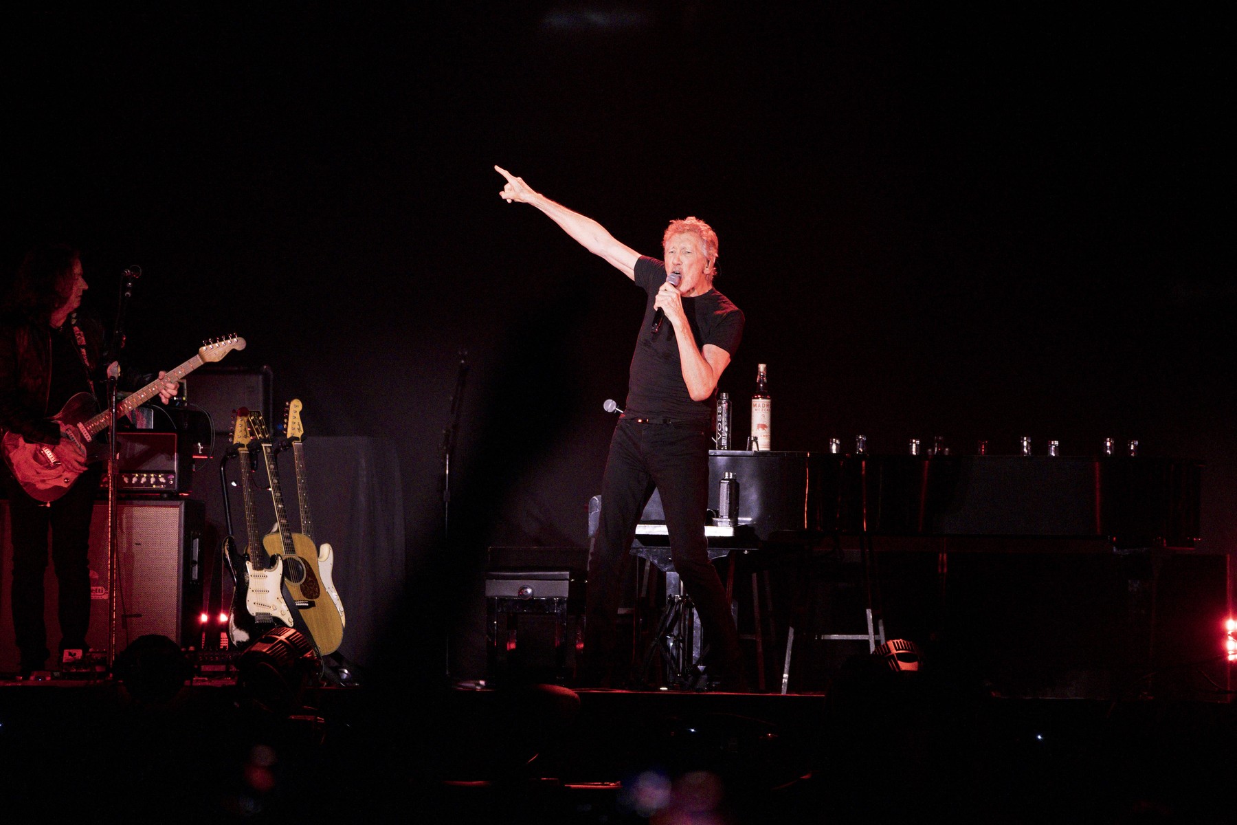 Hotelurile din Argentina refuză să-l cazeze pe Roger Waters, acuzat de antisemitism. Artistul va merge la concerte cu avionul