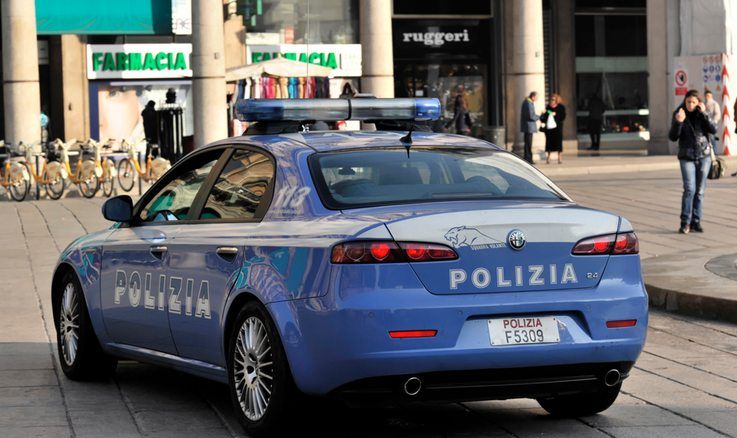 O româncă a încercat să intre în Italia cu 1,4 kilograme de droguri în stomac