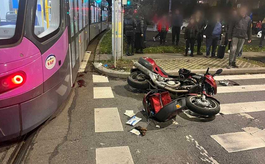 Tânăr motociclist, rănit grav după o coliziune cu un tramvai în Cluj-Napoca