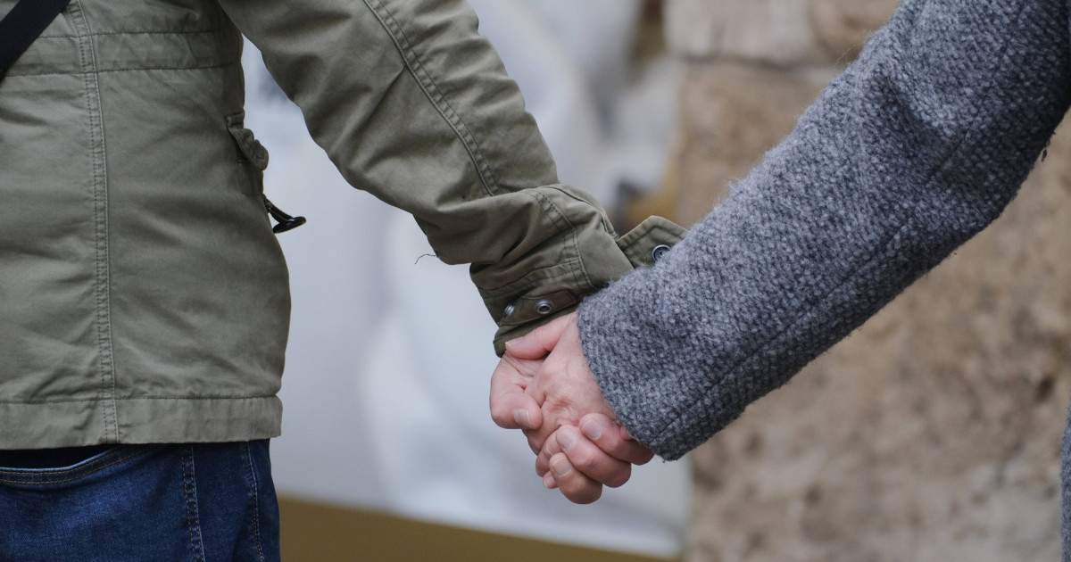 Doi soți din Marea Britanie au preferat să se sinucidă decât să trăiască unul fără celălalt. Biletul pe care l-au lăsat pentru familie|EpicNews