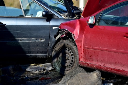 Beată la volan, o șoferiță din Craiova a provocat un accident în care au fost implicate cinci mașini