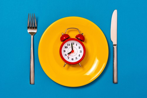 STUDIU Câte ore de fasting sunt necesare pentru a reduce senzația de foame și pentru a îmbunătăți starea de spirit şi somnul