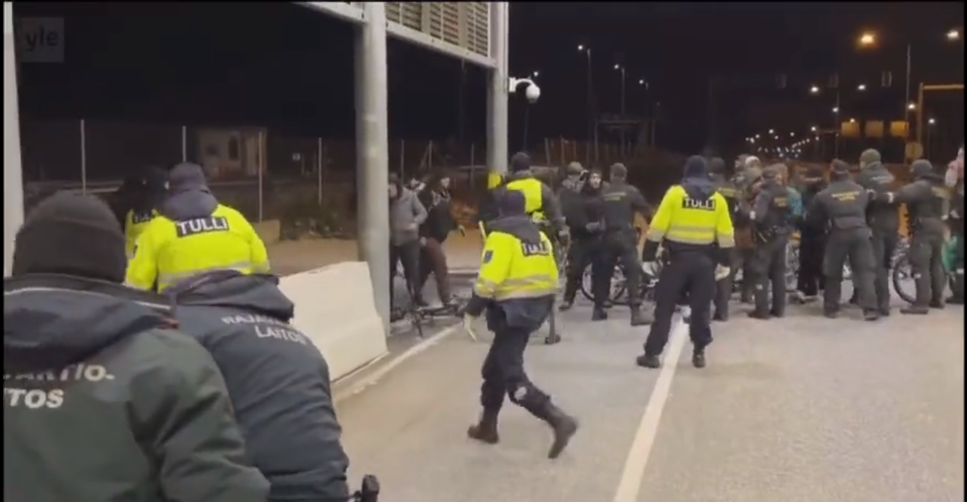 Finlanda a ridicat bariere la granița cu Rusia din cauza migranților trimiși de Kremlin să destabilizeze frontiera