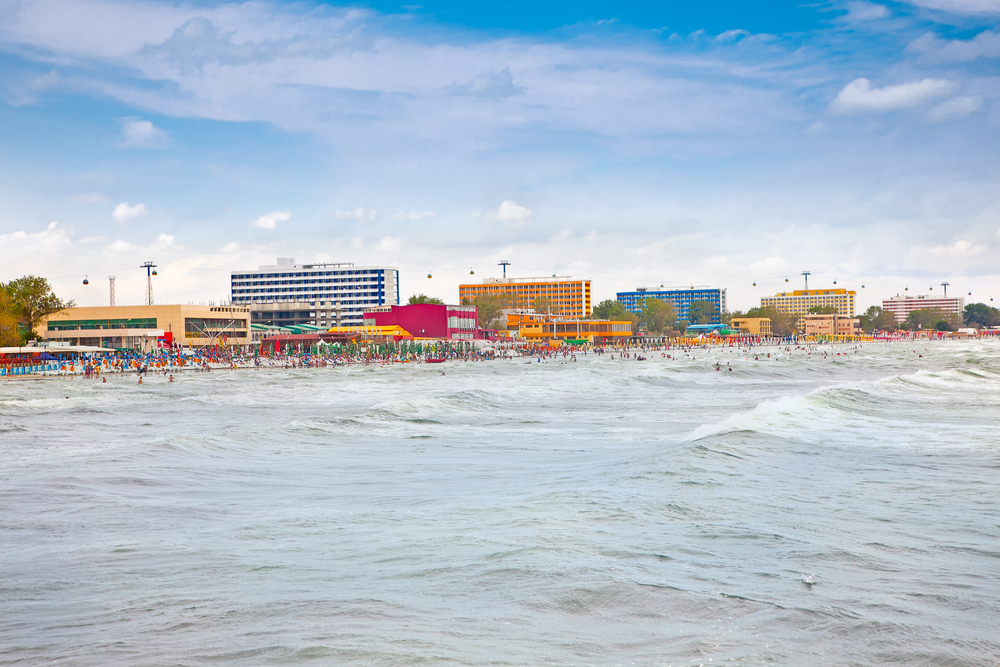Ministrul Economiei: Mamaia nu mai are acelaşi nisip şi intrarea lină. Sunt soluţii, sper ca Apele Române să se doteze cu utilaje