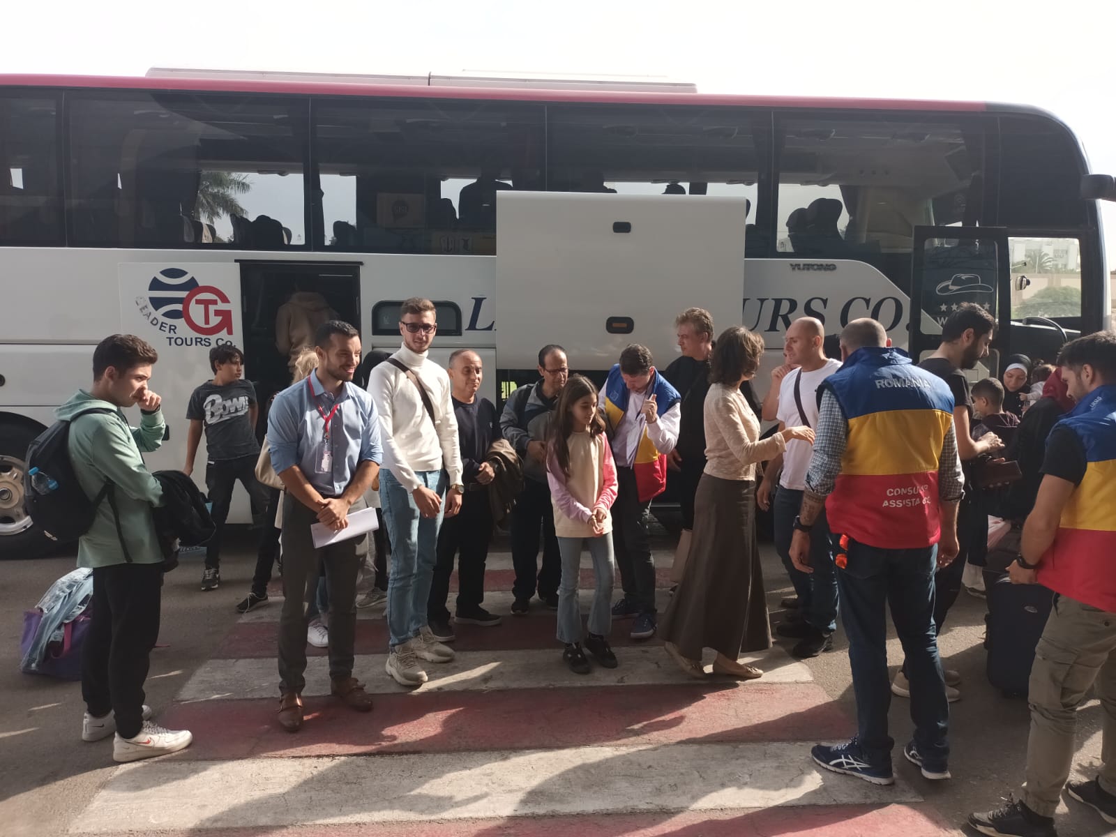 Cei 41 de români evacuați din Fâșia Gaza au ajuns în România