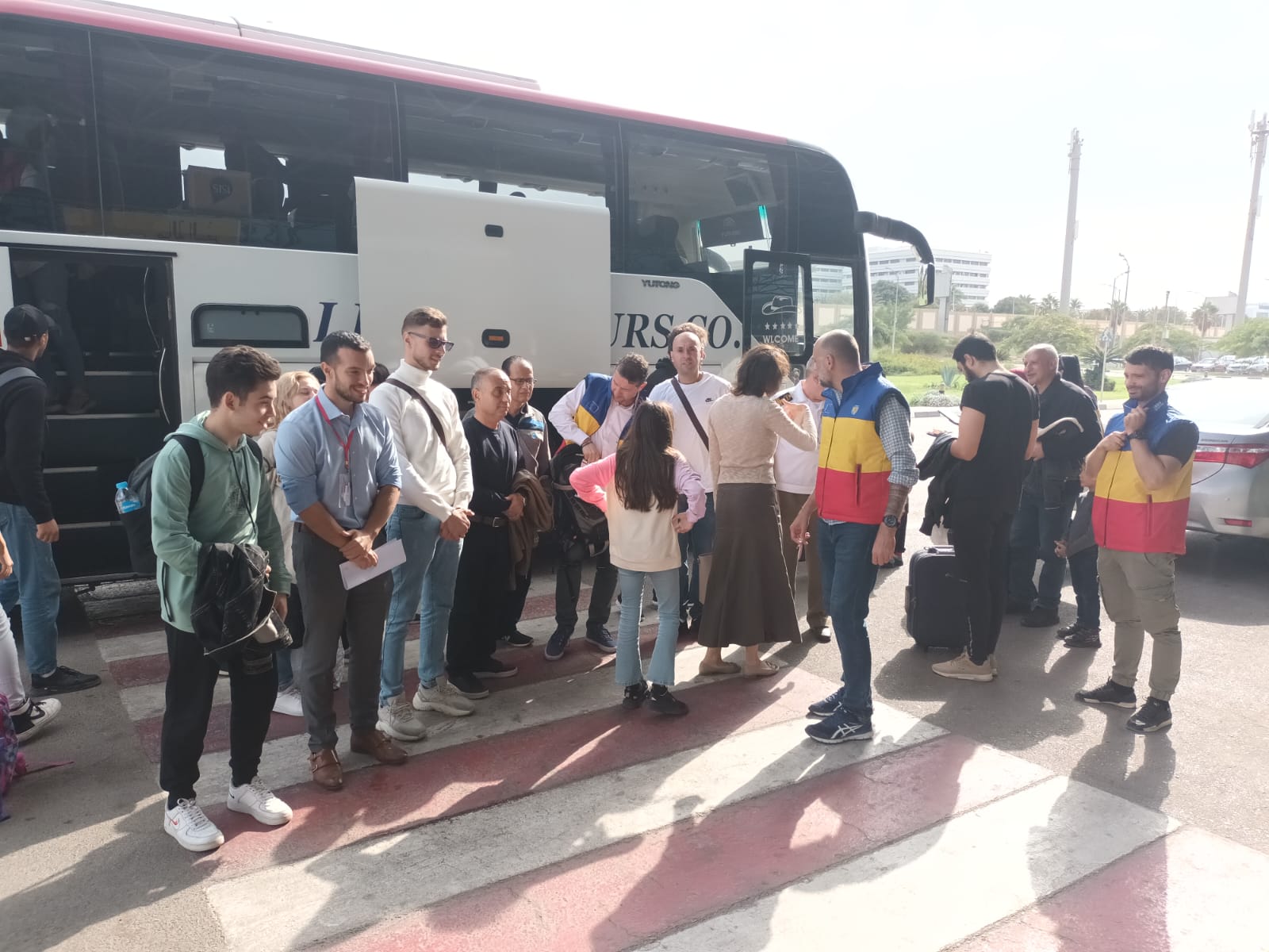30 persoane, români din Fâșia Gaza și familiile lor, au ajuns în România