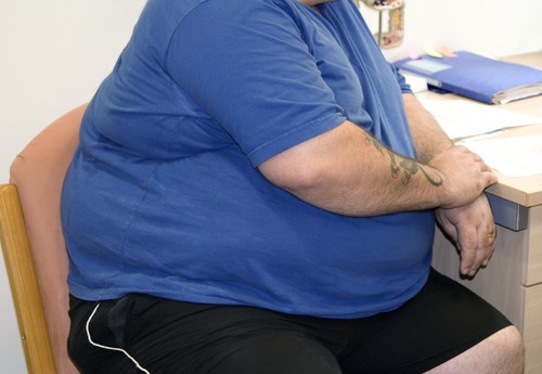 Un italian, care și-a ucis iubita după ce îl certase că a lăsat firimituri pe pat, e scutit de 30 de ani de închisoare pentru că e obez