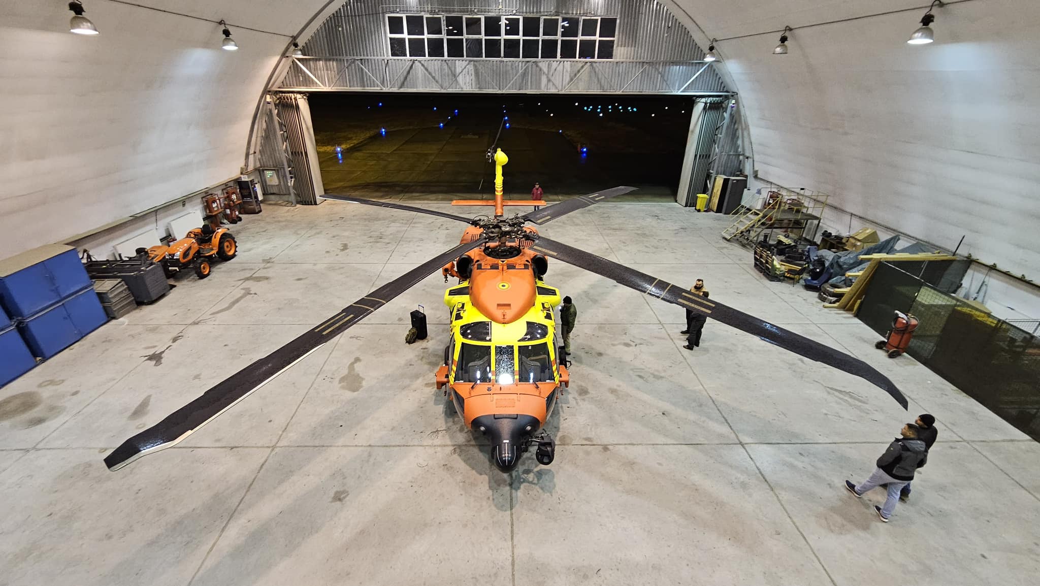 Primul elicopter BlackHawk a ajuns la baza MAI
