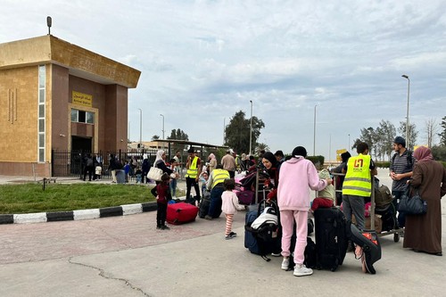 MAE: 86 de români și familiile acestora au ieșit din Fâșia Gaza și se află în drum spre Cairo