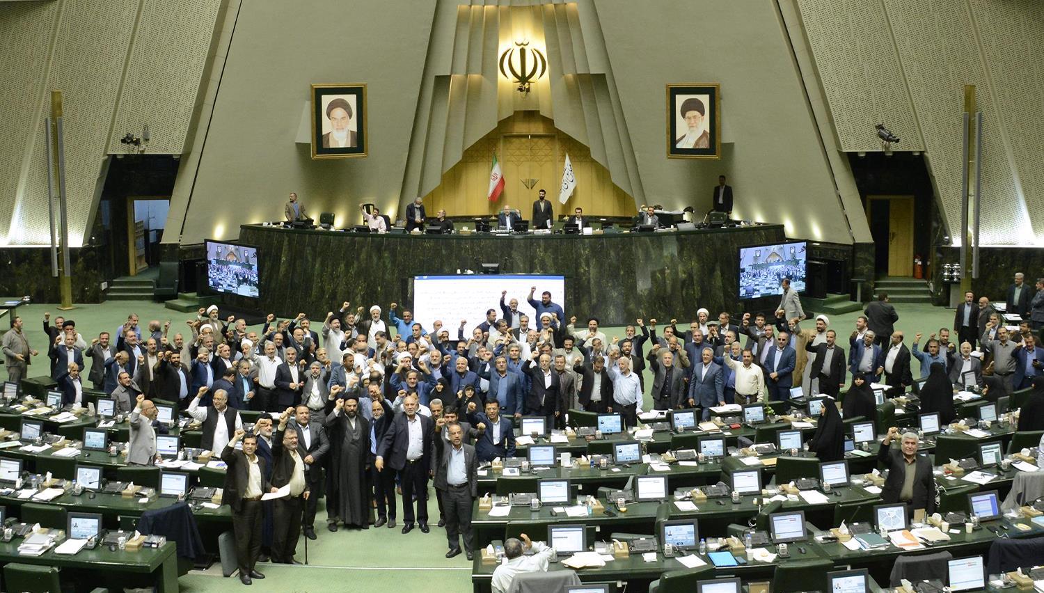 Zeci de candidaţi critici la adresa guvernului din Iran, excluşi de la alegerile parlamentare. Cum a motivat comisia electorală decizia