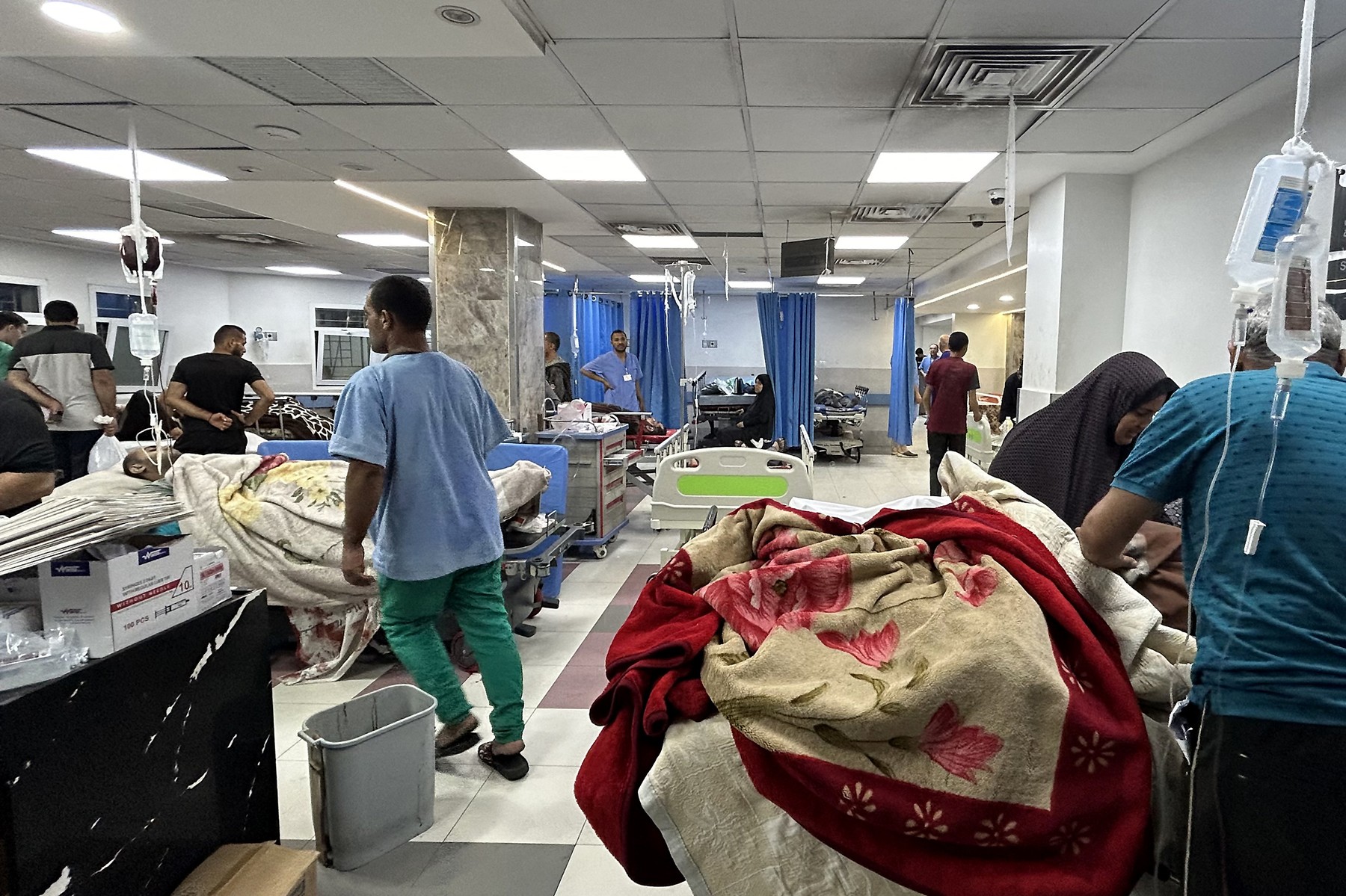În spitalele din Gaza pacienții "aşteaptă moartea". Oficial OMS: "Îmi cereau deseori mâncare sau apă, asta arată nivelul de disperare"