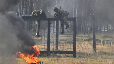 soldati rusi la antrenament