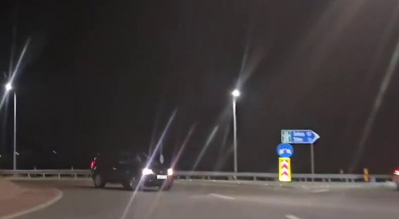 VIDEO. Un șofer a fost filmat în timp ce mergea pe contrasens într-un giratoriu din Sibiu