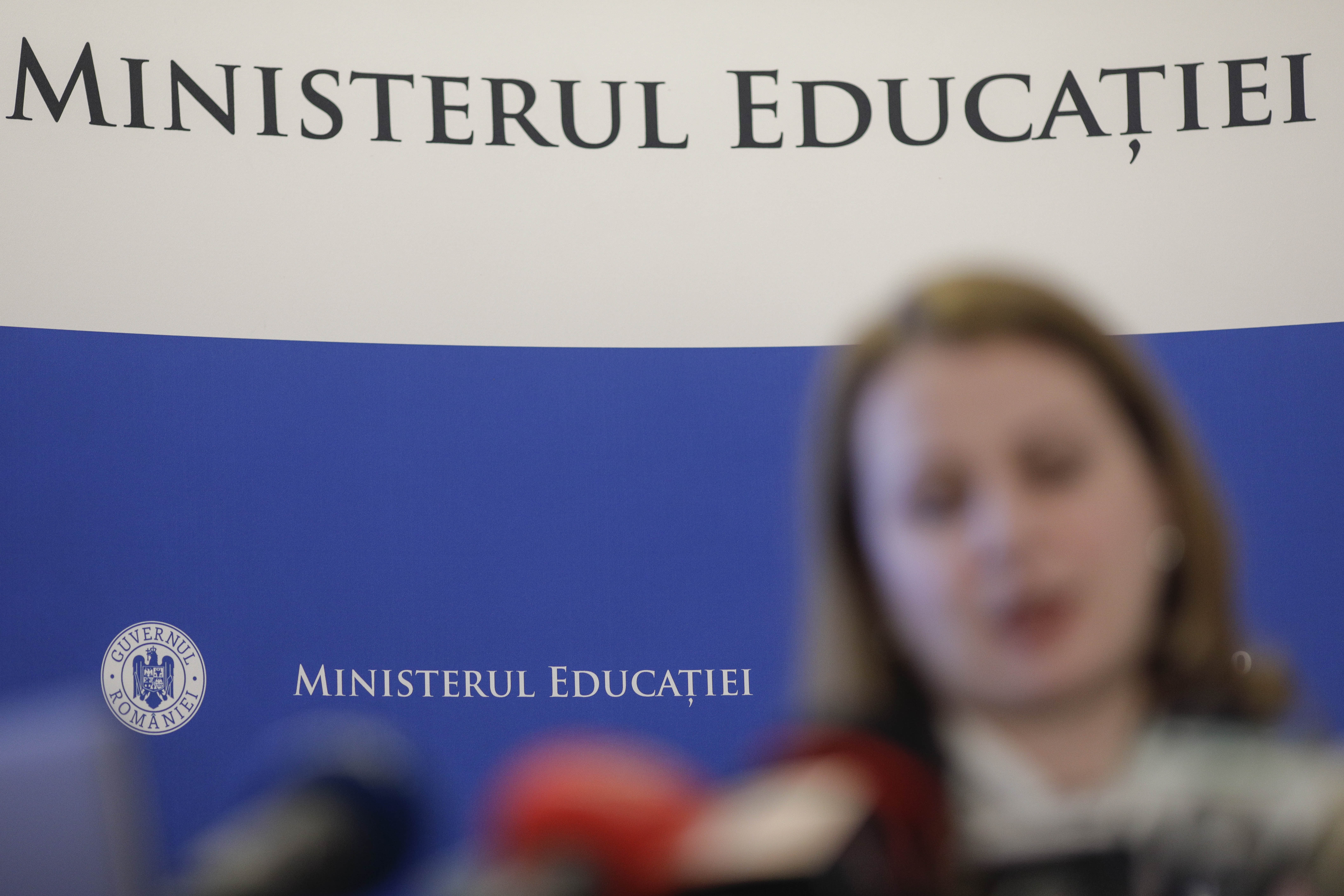 Școlile care fac proiecte de prevenire a violenței pot primi 40 de mii de lei de la Ministerul Educației