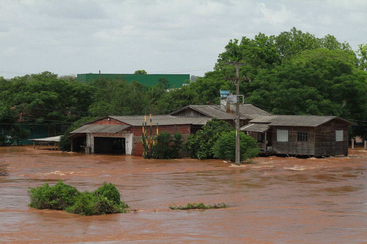 Inundațiile au făcut prăpăd în Brazilia. Cel puțin 8 oameni au murit, iar alți 30.000 au fost evacuați