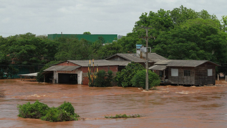 inundatii in brazilia