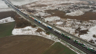 camioane blocate la frontiera ucraina-polonia
