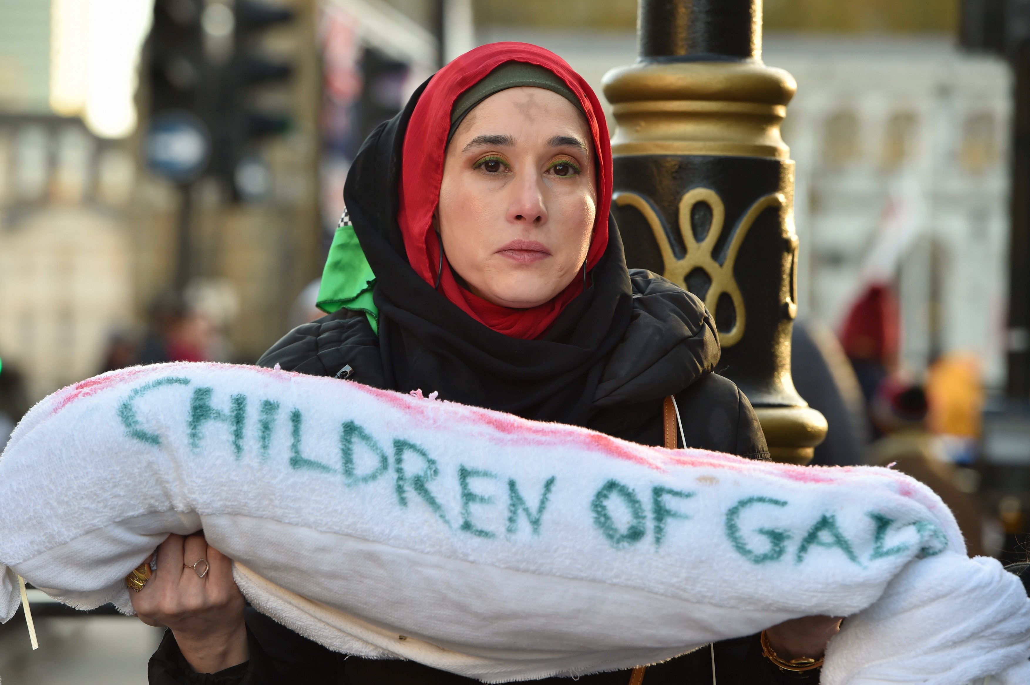 Zeci de mii de britanici au manifestat la Londra în sprijinul palestinienilor