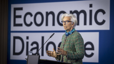 Christine Lagarde vorbeste la microfon