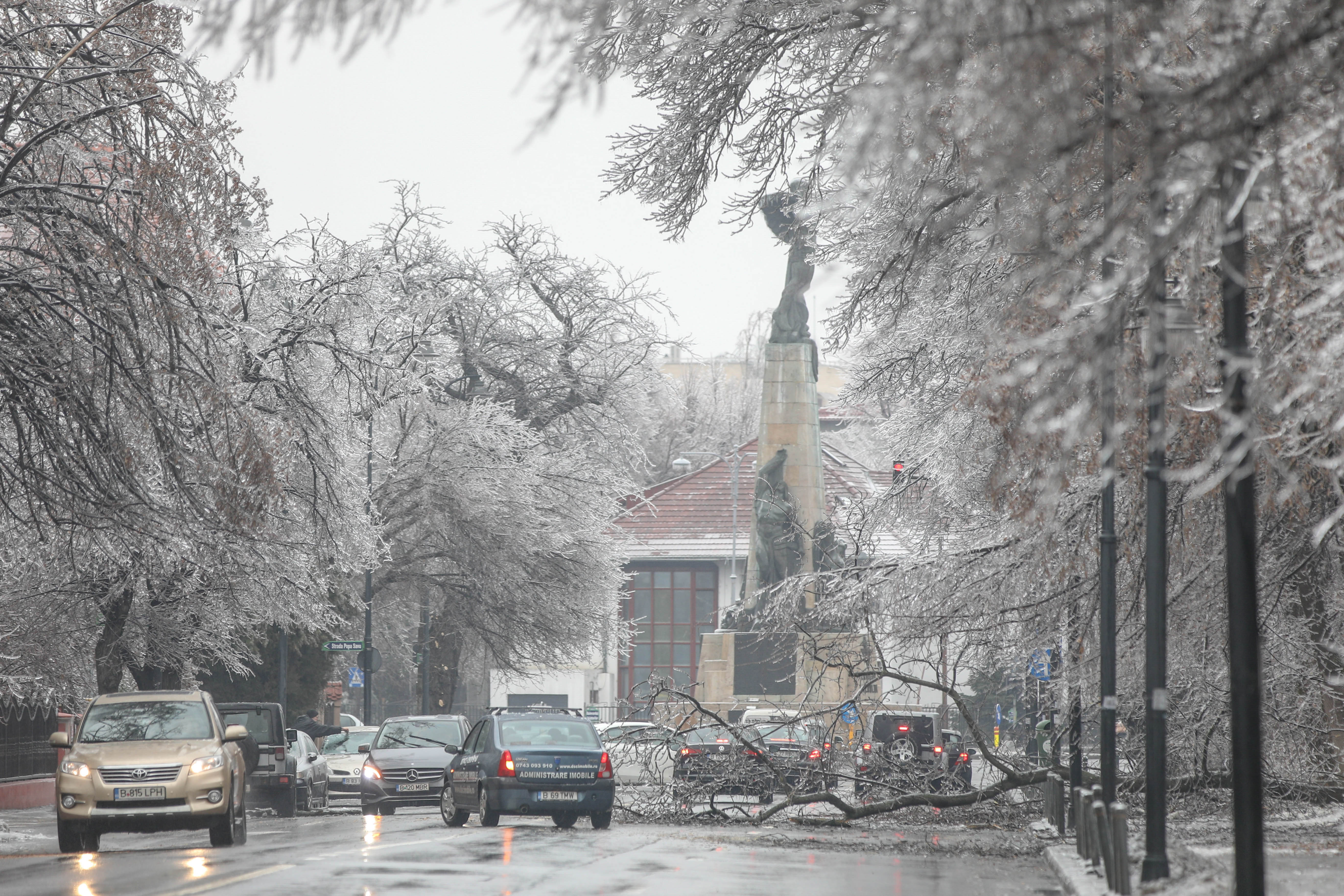Polei și minus 4 grade în București. Meteorologii avertizează că va fi mult mai frig decât normalul acestei perioade