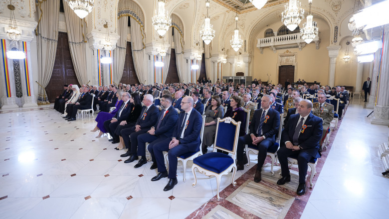 Președintele Klaus Iohannis va organiza vineri, 1 Decembrie, la prânz, o recepție la Palatul Cotroceni cu ocazia Zilei Naționale a României. Vor fi câteva sute de invitați, dar printre ei nu se numără și președinții partidelor de opoziție, George Simion (AUR) și Cătălin Drulă (USR).