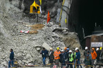 Muncitorii sunt blocați în tunel de două săptămâni (12)