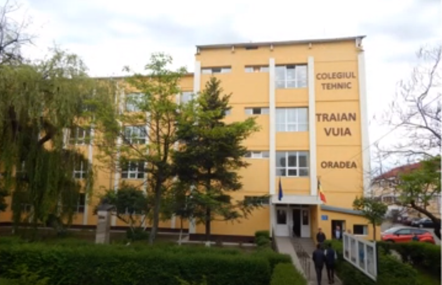 Motivul pentru care eleva de 16 ani din Oradea a înjunghiat un pedagog, chiar în biroul directoarei. Fata avea bursă de merit