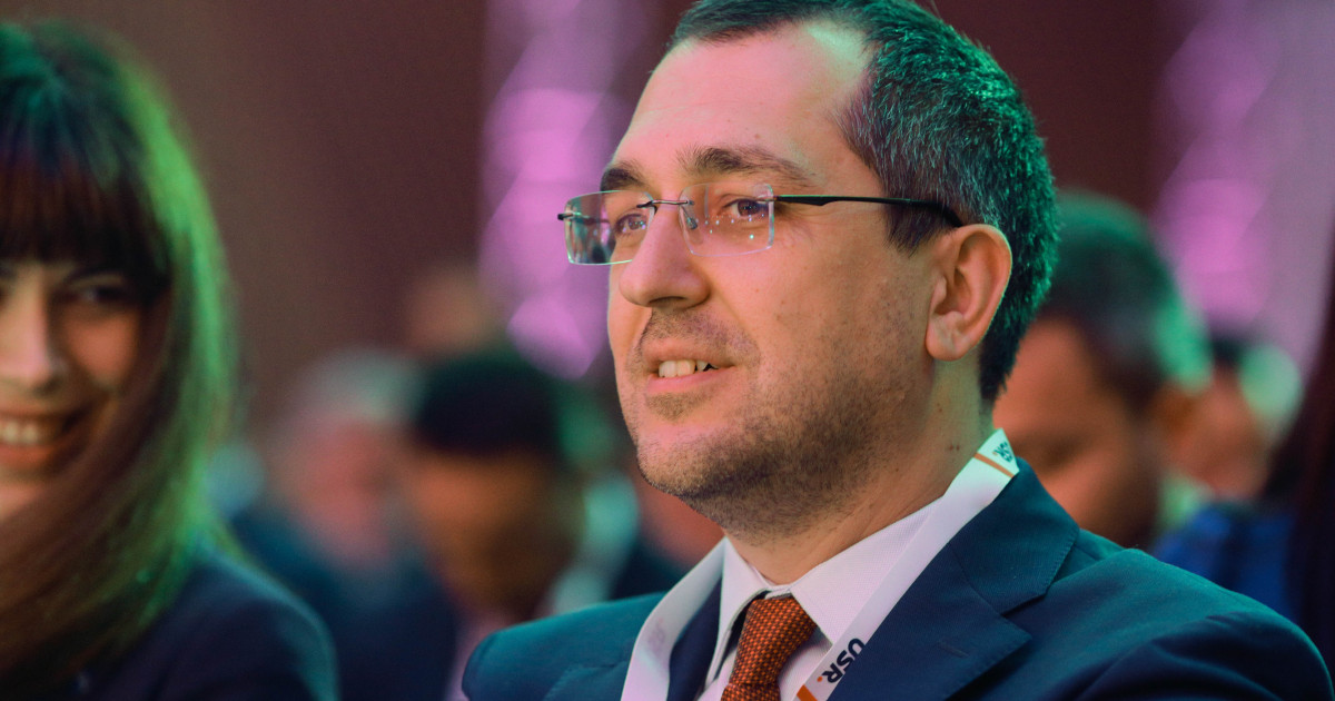 Iohannis ridică imunitatea foștilor miniștri USR, Vlad Voiculescu și Ioana Mihăilă, în dosarul achiziției de vaccinuri anti-Covid