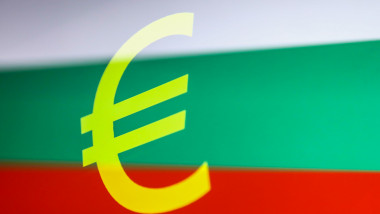 Bulgaria va intra în zona euro
