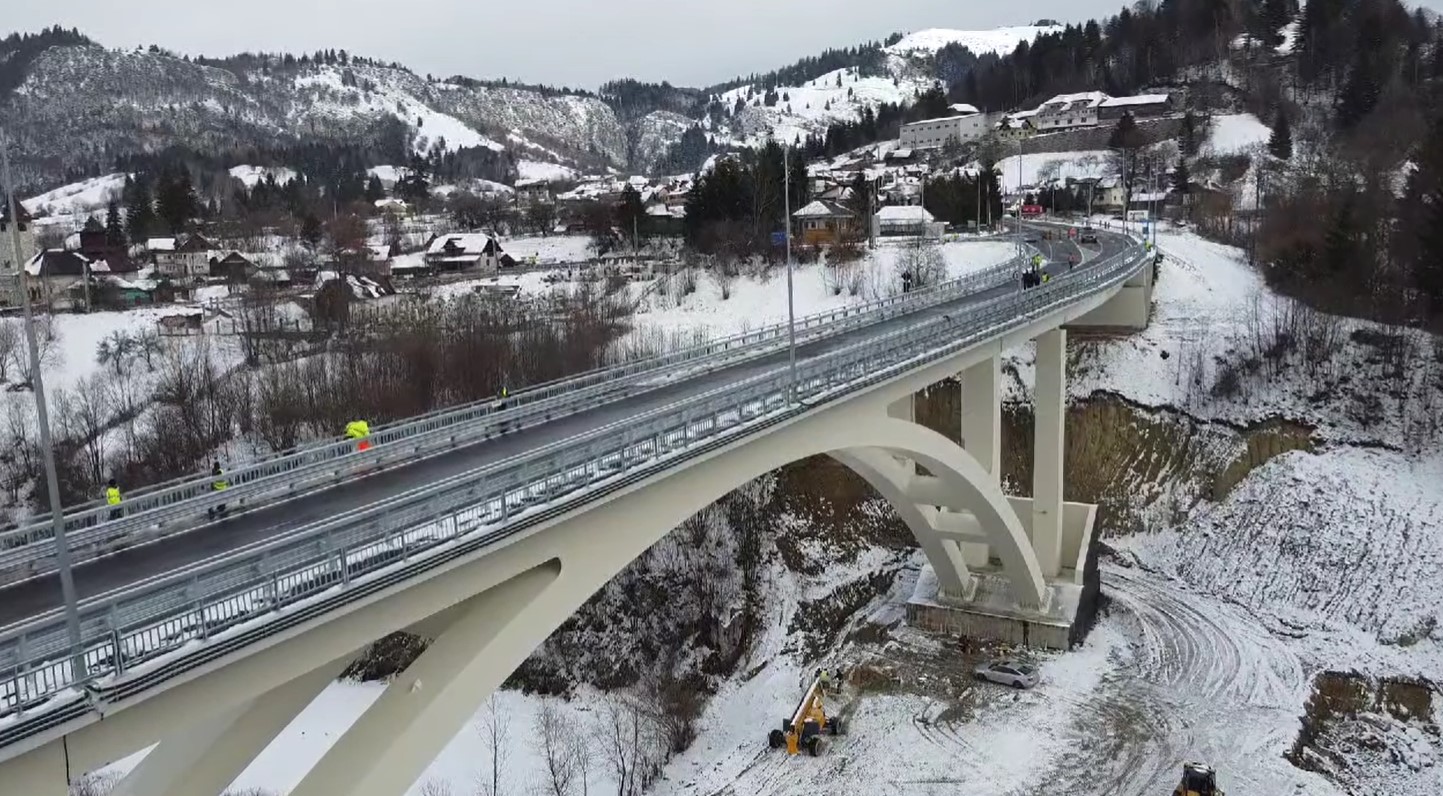 Podul Dâmboviţei a fost deschis circulației. Este cel mai lung pod în arc din România și face legătura între Argeș și Brașov