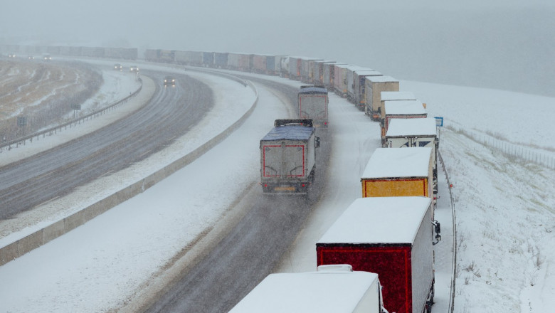 șir de camioane la granița slovacia-ucraina