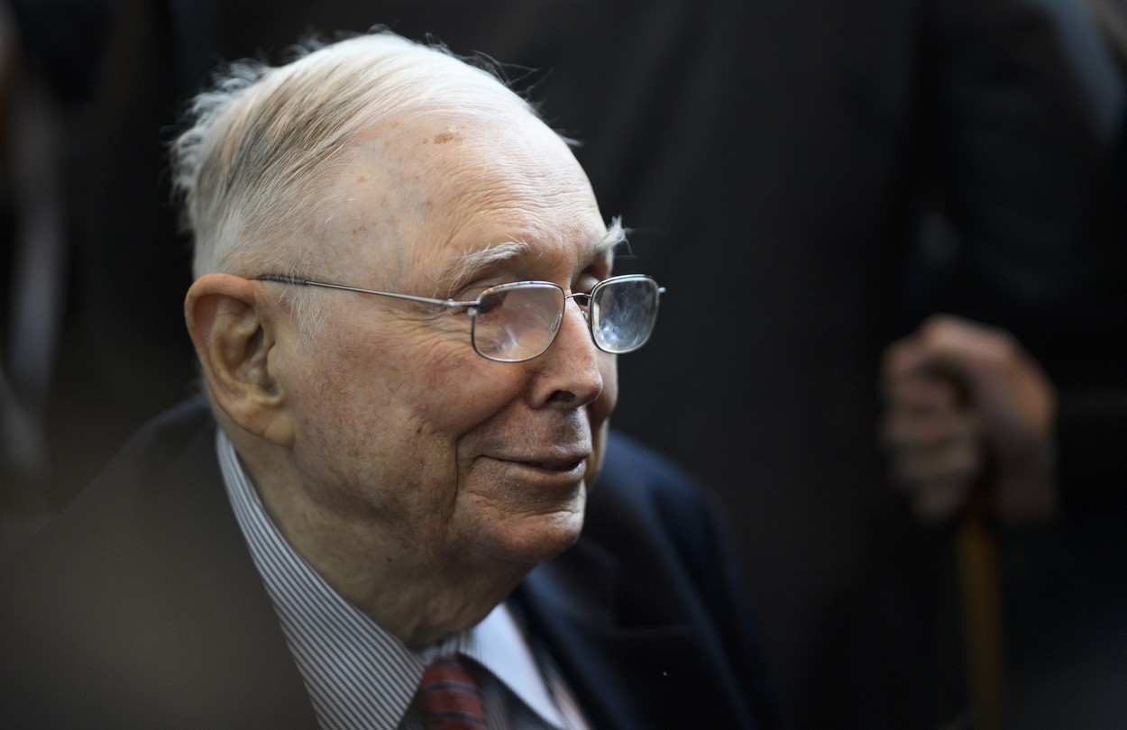 A murit Charlie Munger, prietenul şi partenerul de afaceri al lui Warren Buffett. Miliardarul avea 99 de ani