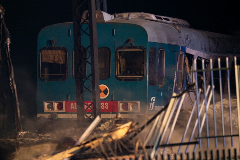 Calabria collision between a local train and a truck causes two deaths and several injuries