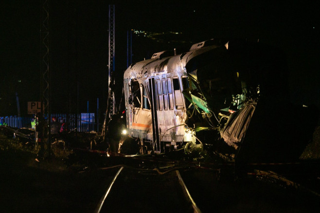 Calabria collision between a local train and a truck causes two deaths and several injuries